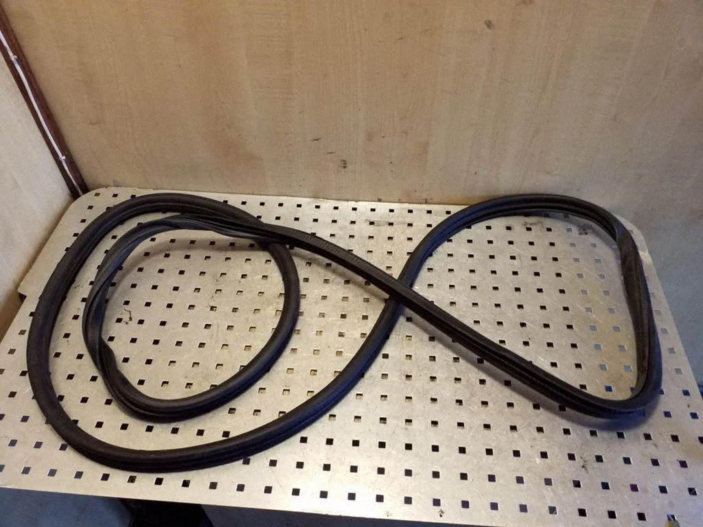 Front door rubber seal 7P0867367
