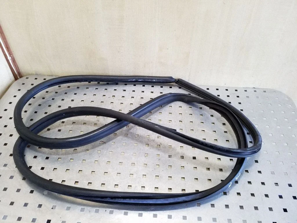 Front door rubber seal – Toyota Avensis T270 (2009-2012)
