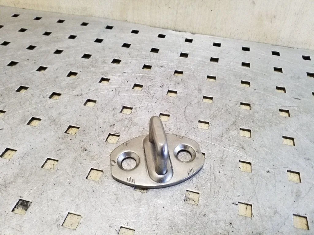 Front door lock loop/hook striker 8Z0837033