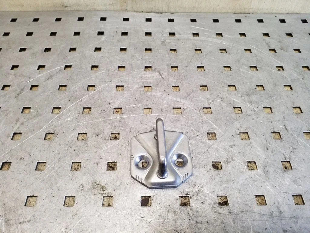 Front door lock loop/hook striker AM5AA21982AA
