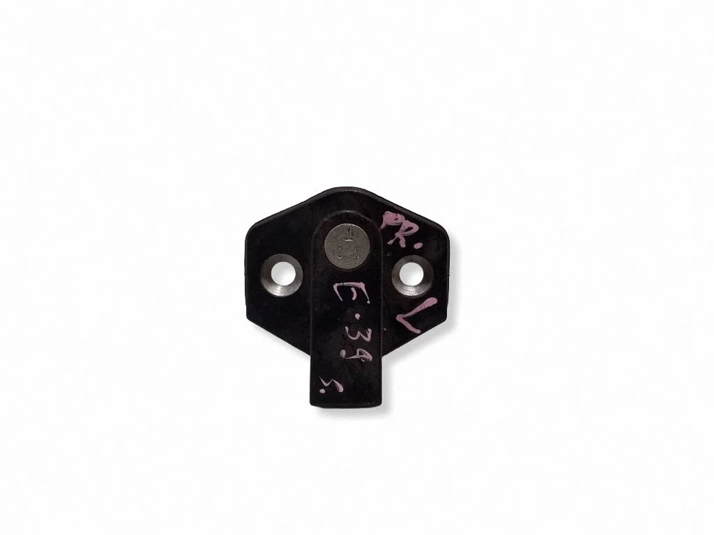 Front door lock loop/hook striker – BMW 5 Series E39 (1996-2003)