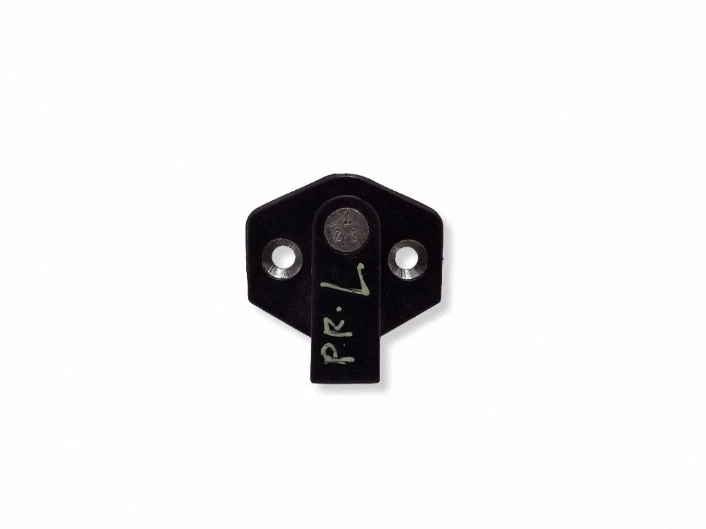 Front door lock loop/hook striker – BMW 5 Series E39 (1996-2003)