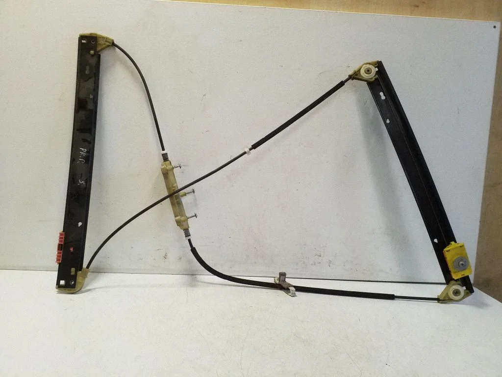 Front window lifting mechanism without motor 4F0837462A