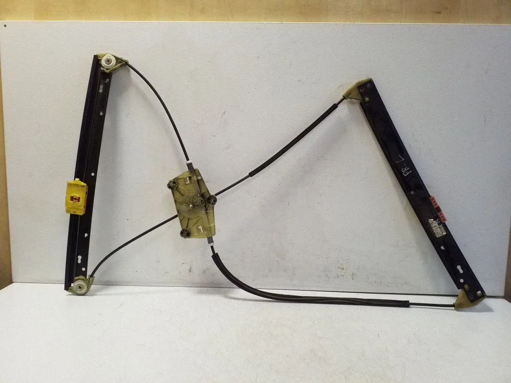Front window lifting mechanism without motor – left