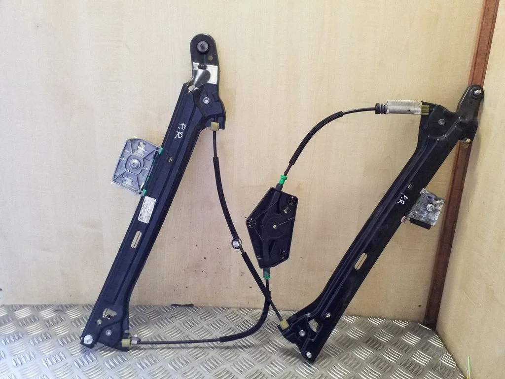Front window lifting mechanism without motor 8T8837462
