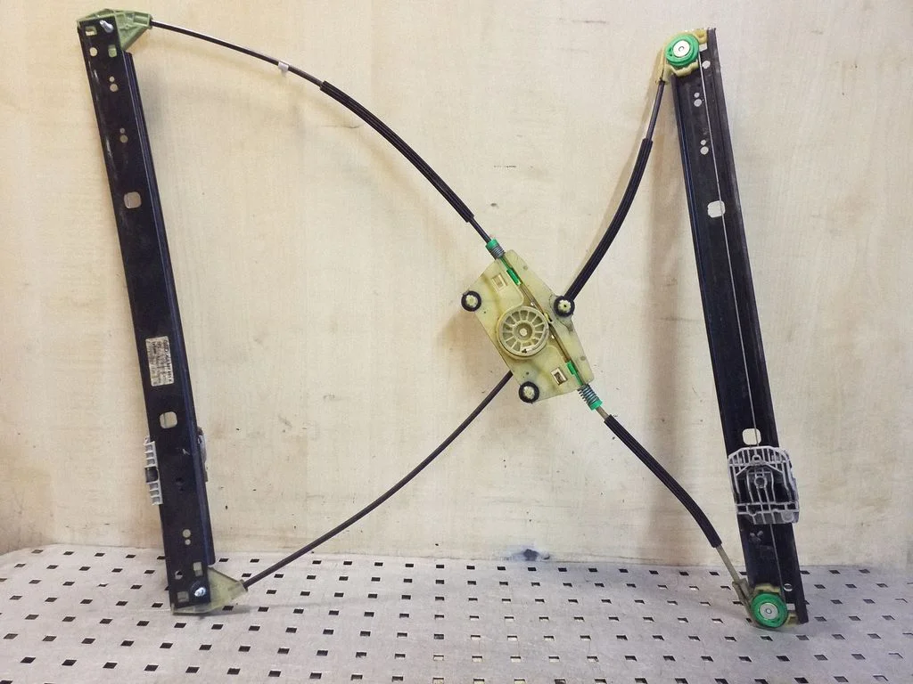 Front window lifting mechanism without motor 4L0837461A