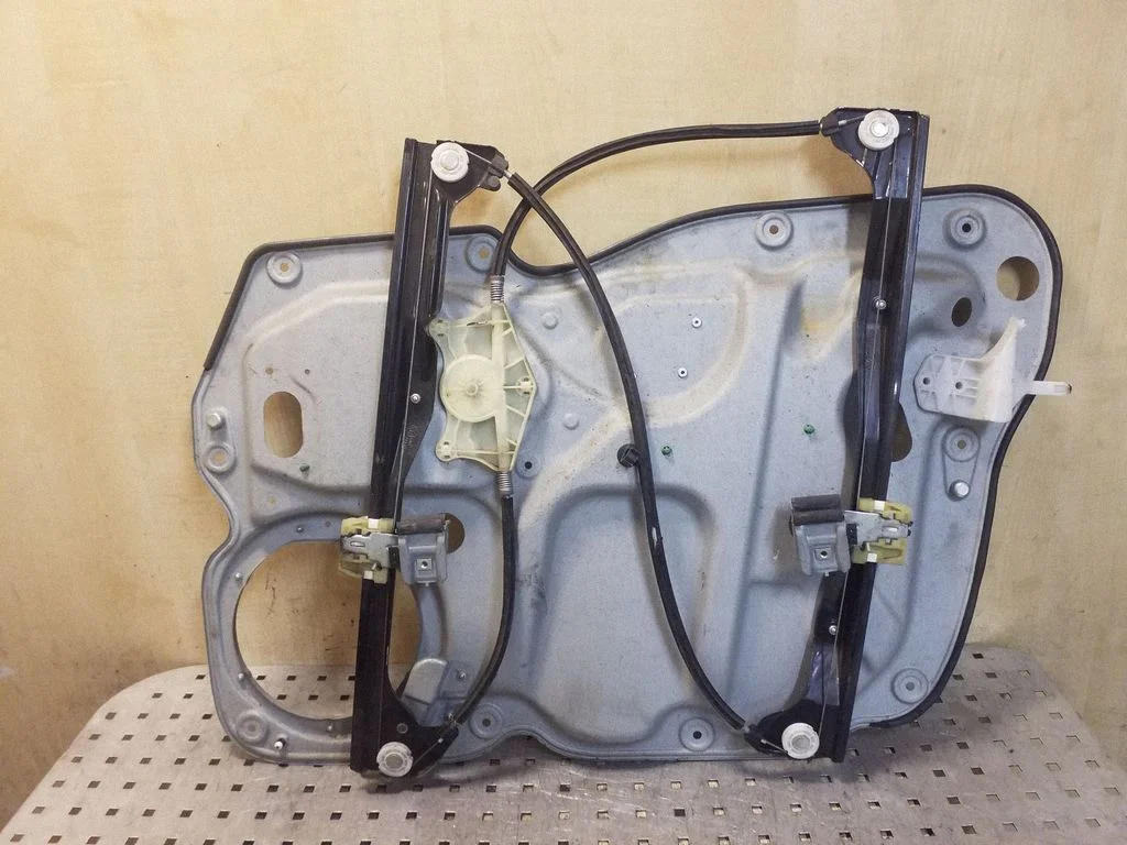 Front window lifting mechanism without motor 1T2837729AJ