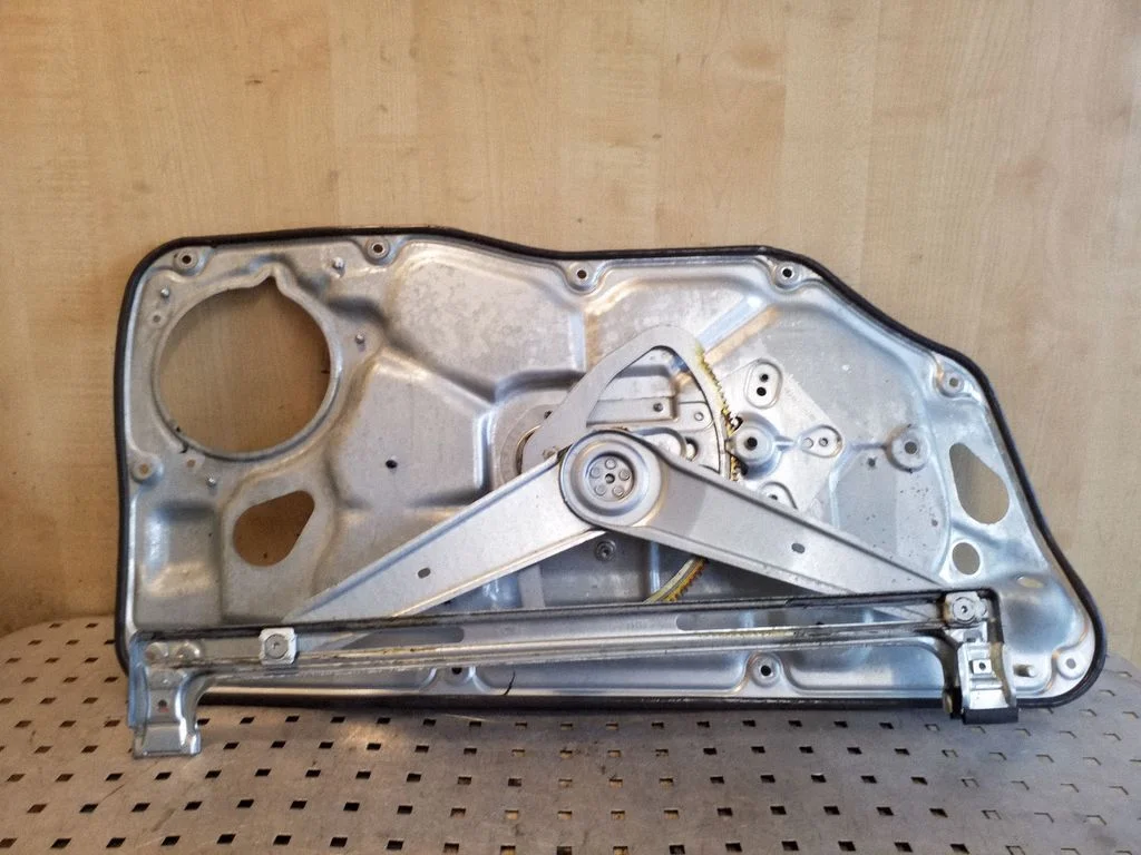Priekinis el. lango pakėlimo mechanizmas be varikliuko