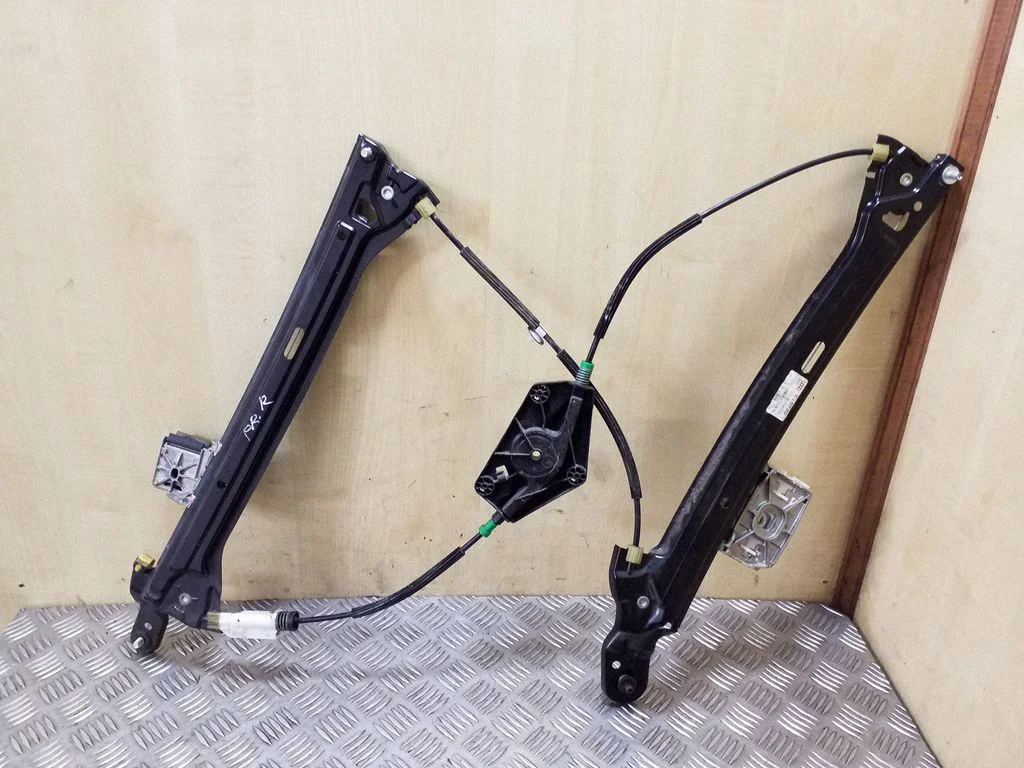 Esiukse aknatõstuk ilma mootorita 8T8837462