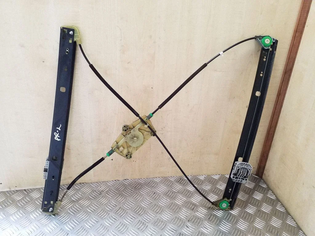Esiukse aknatõstuk ilma mootorita 4L0837461A