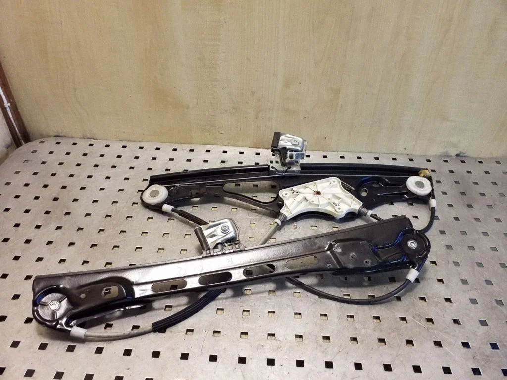 Front window lifting mechanism without motor A2117200246RE