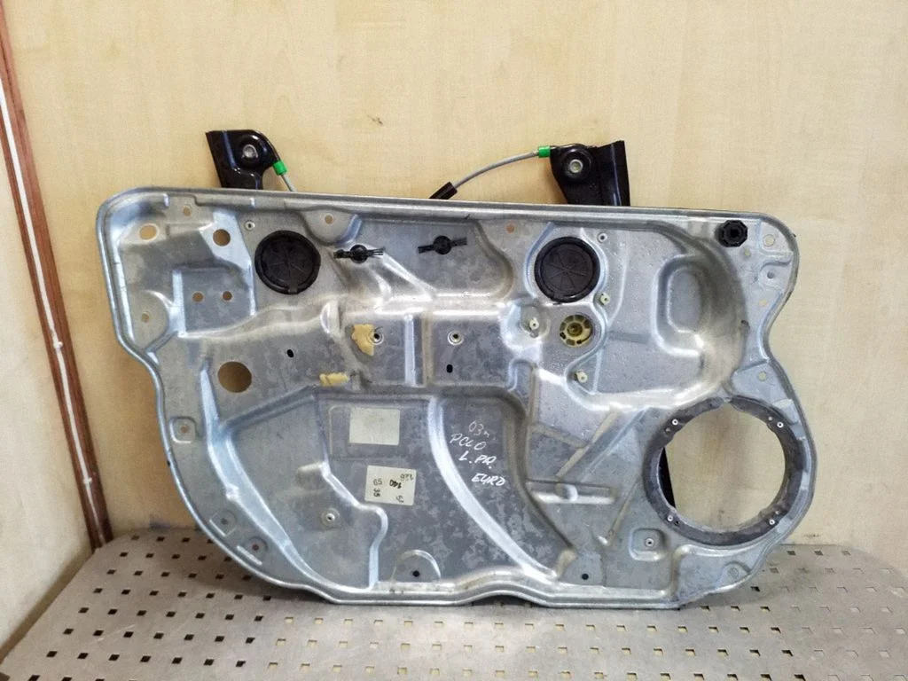 Front window lifting mechanism without motor – Volkswagen Polo (2002-2005)