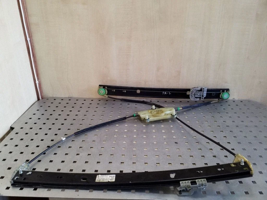 Front window lifting mechanism without motor 4L0837461A