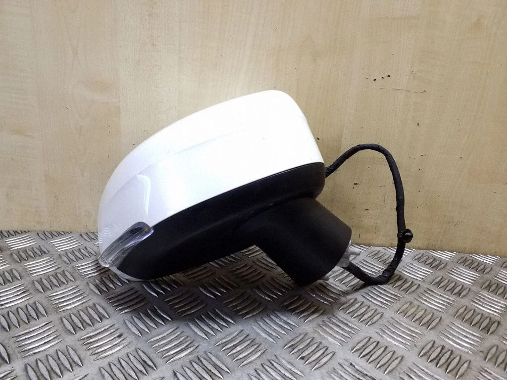 Esiukse elektriline välispeegel E1041443