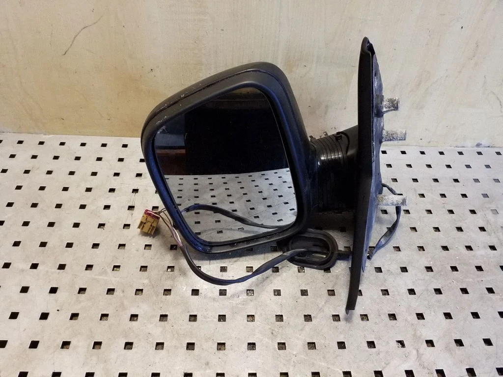 Front door electric wing mirror E1010719