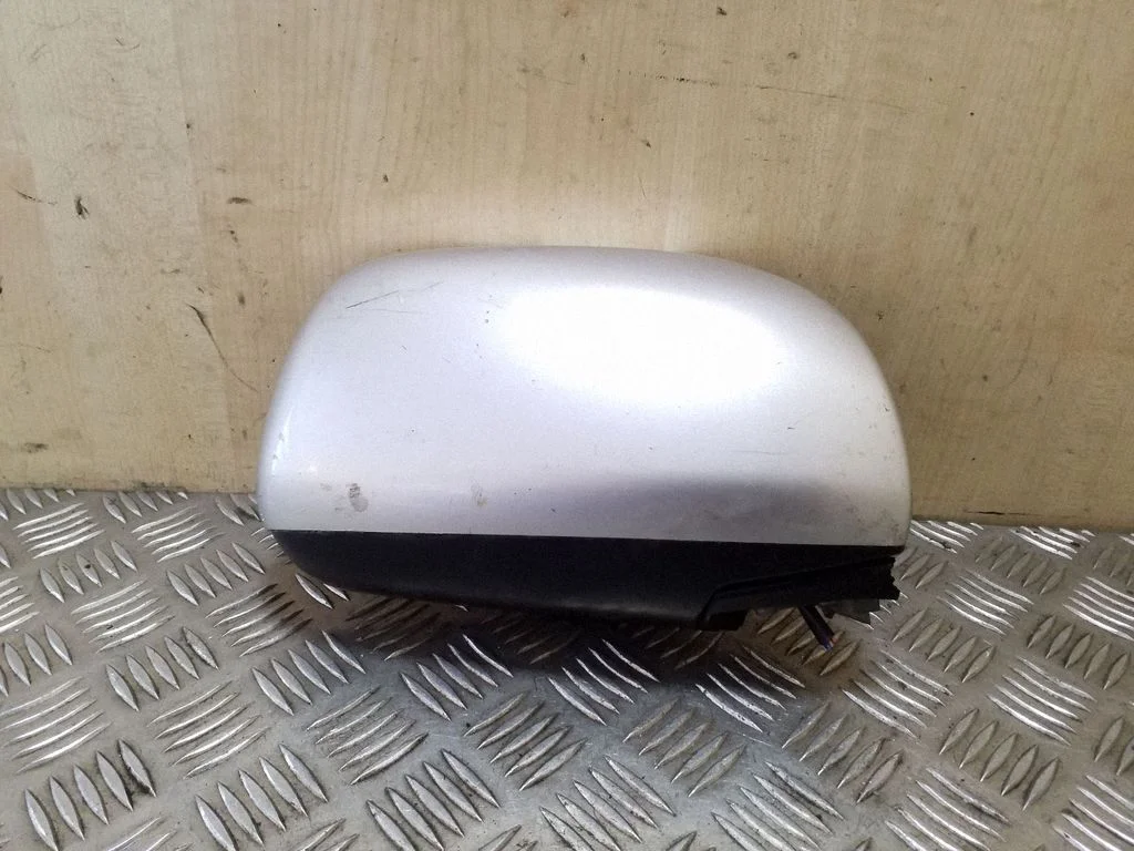 Front door electric wing mirror E4022329