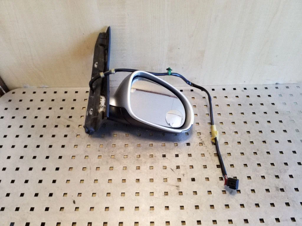 Esiukse elektriline välispeegel E1010836