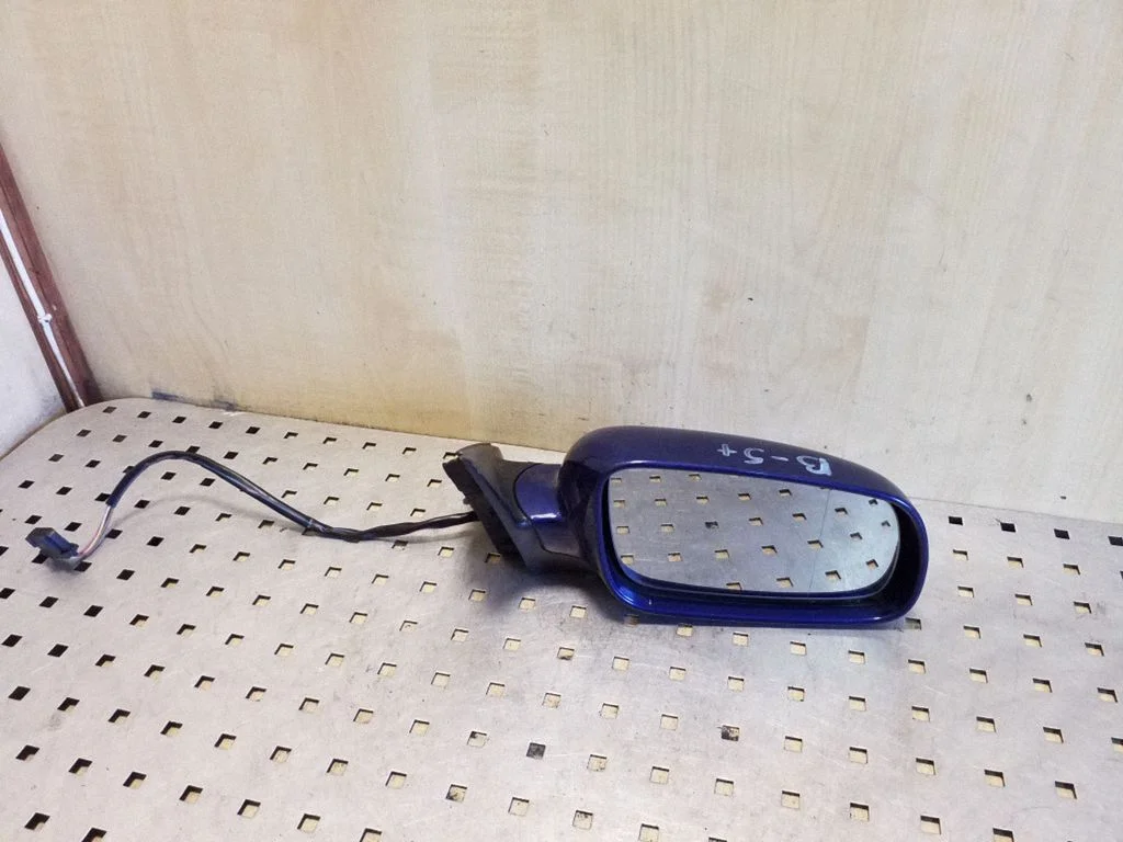 Esiukse elektriline välispeegel E1020479