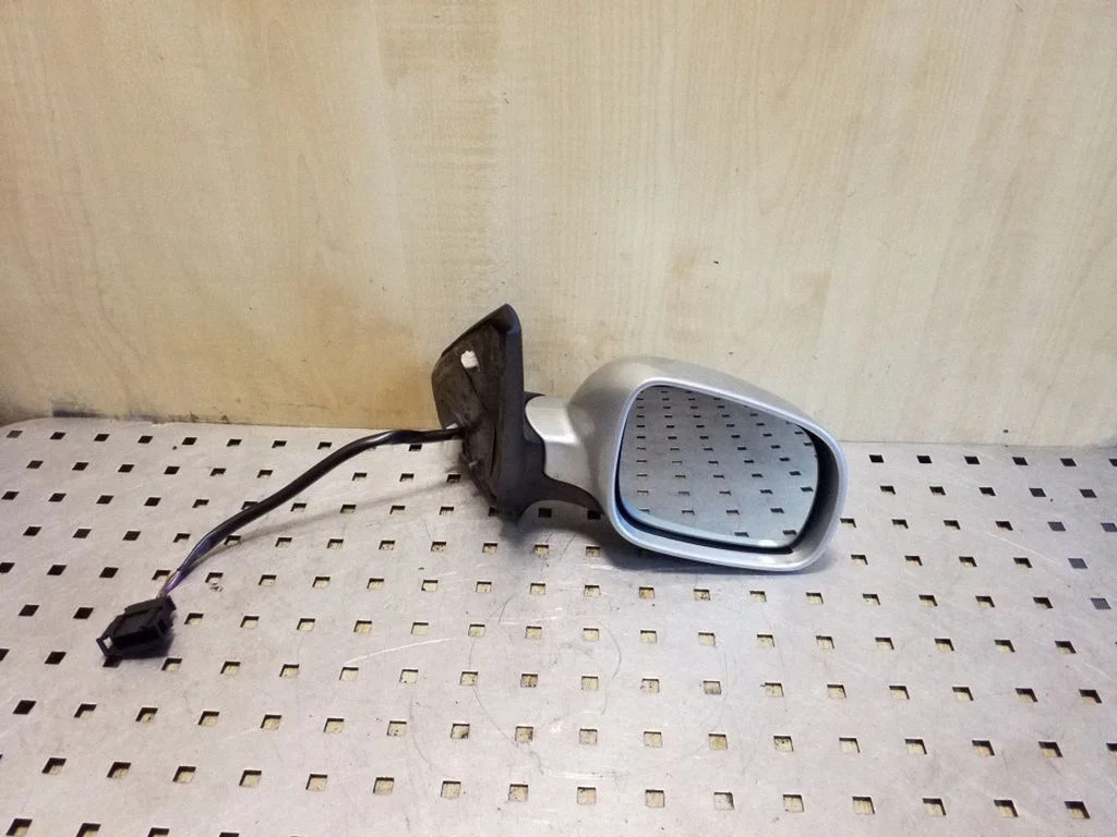 Front door electric wing mirror E1010515