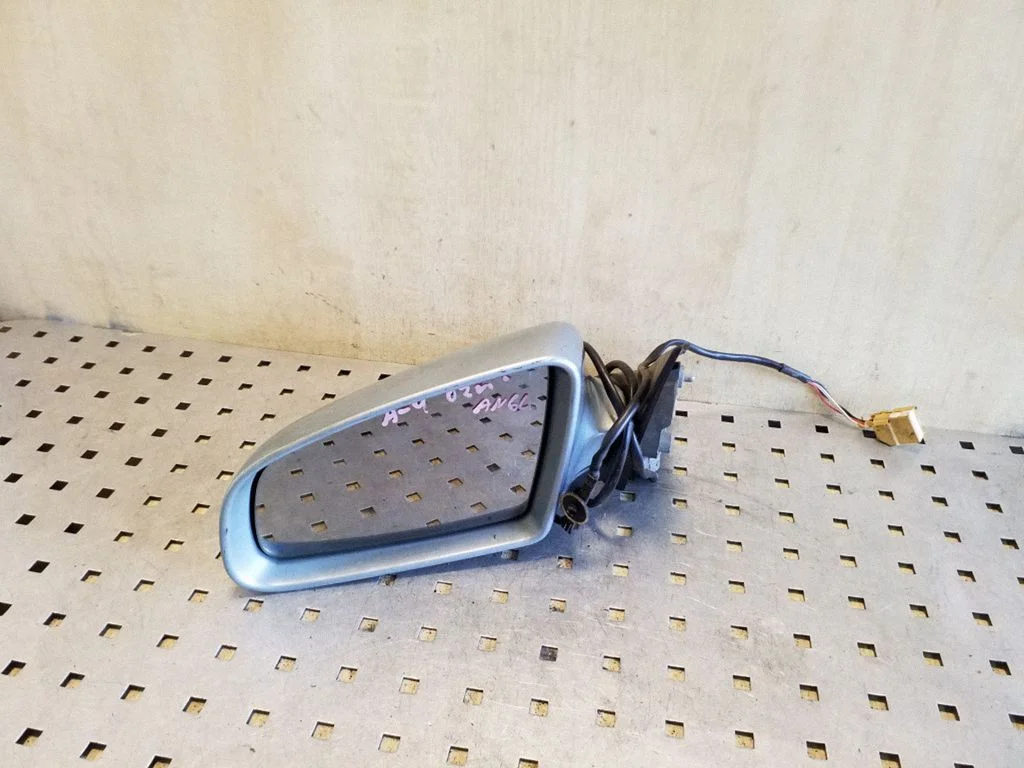 Esiukse elektriline välispeegel E1010681