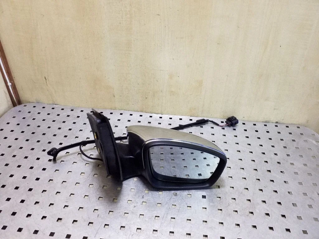 Front door electric wing mirror E20210057