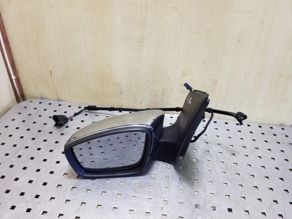 Front door electric wing mirror E20210057