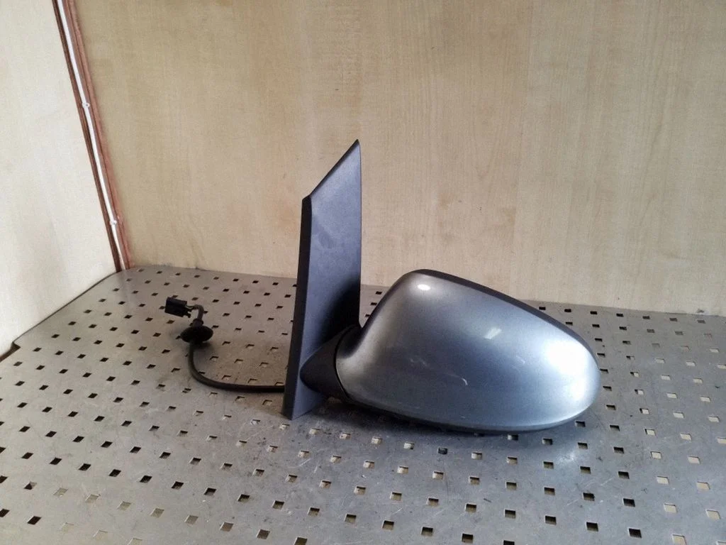 Front door electric wing mirror E1021094