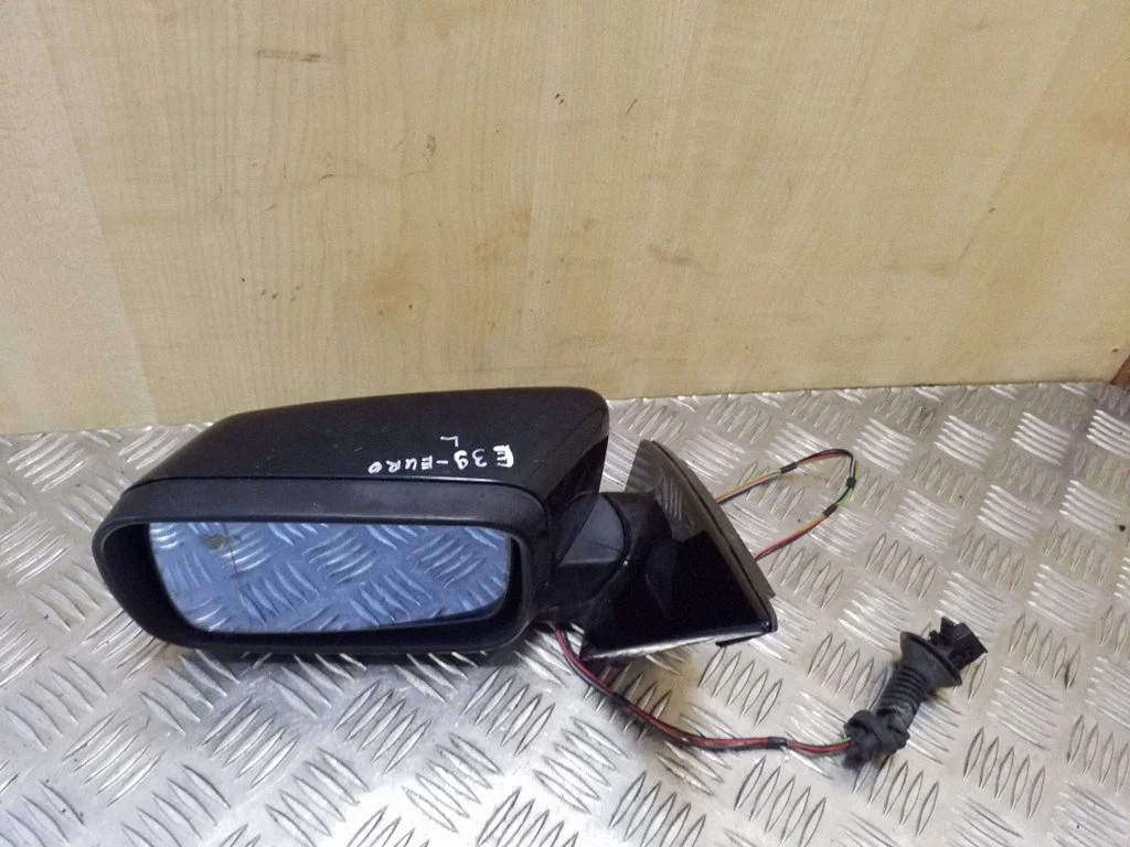 Esiukse elektriline välispeegel E10117351