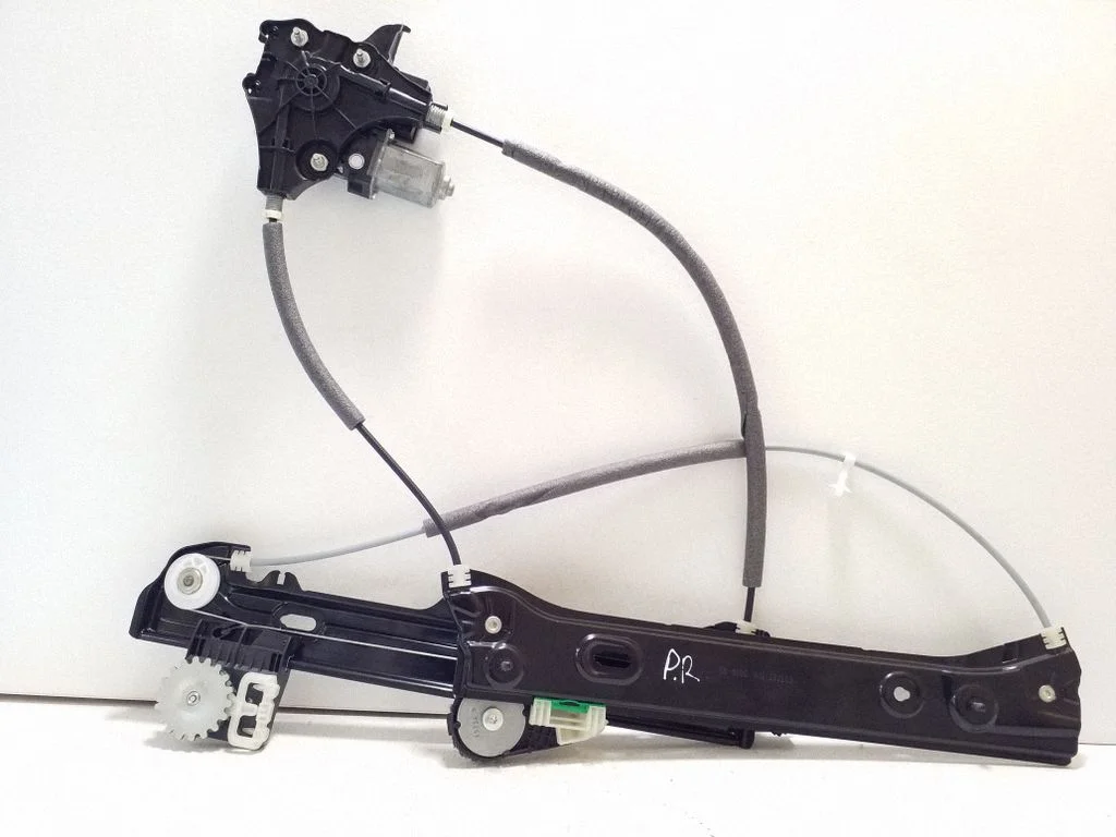 Front door window regulator with motor E01732101