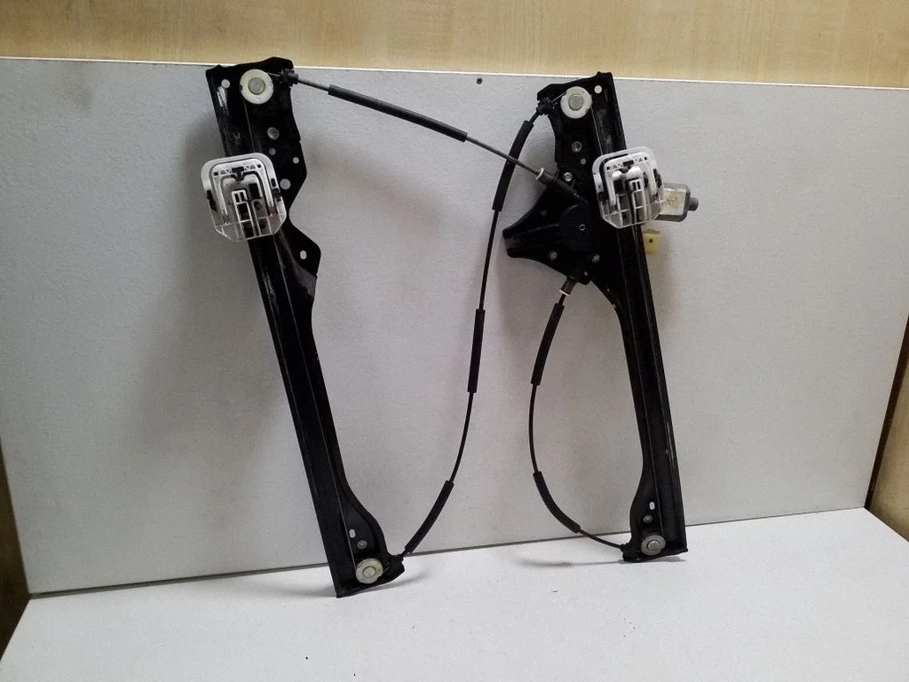 Front door window regulator with motor EM2BR23200AE