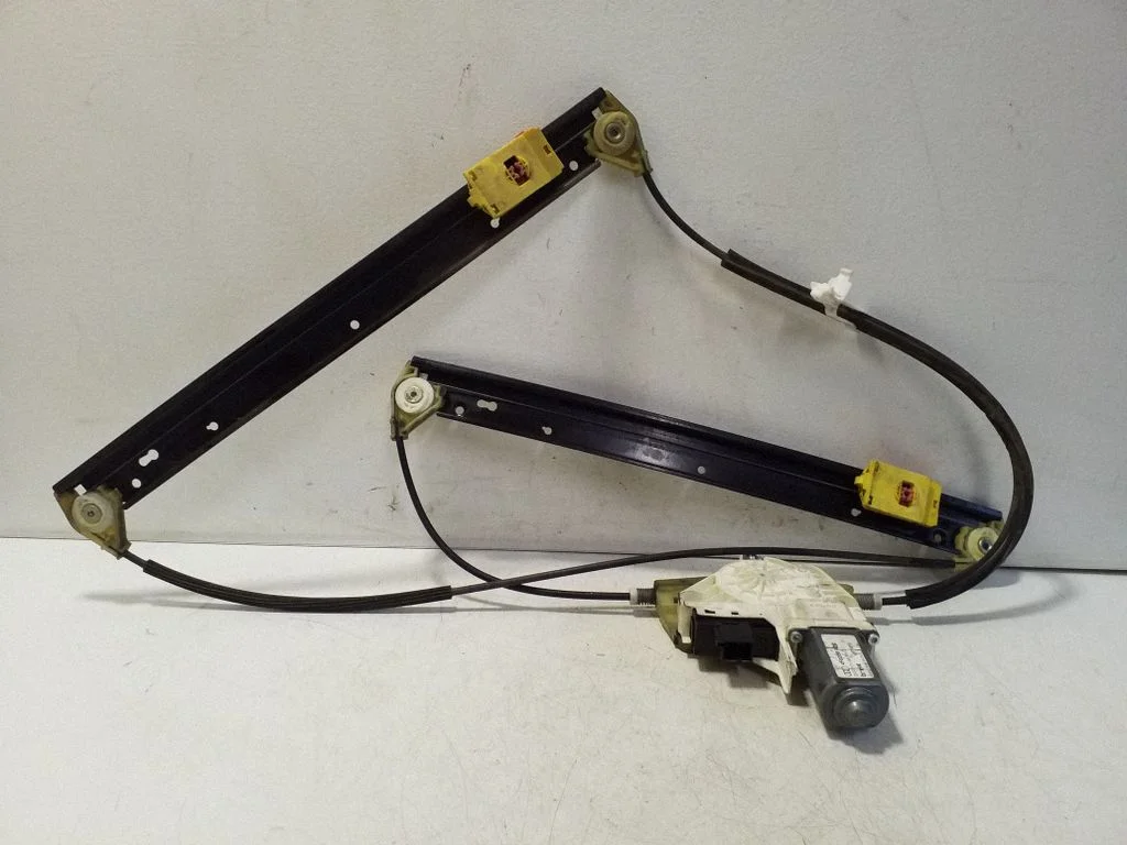 Priekšējā el. loga pacēlāja mehānisma komplekts 4F0837462D