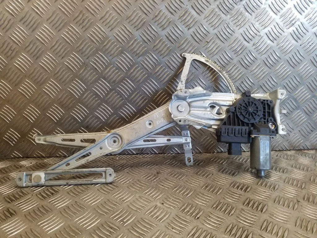 Priekšējā el. loga pacēlāja mehānisma komplekts 90579355