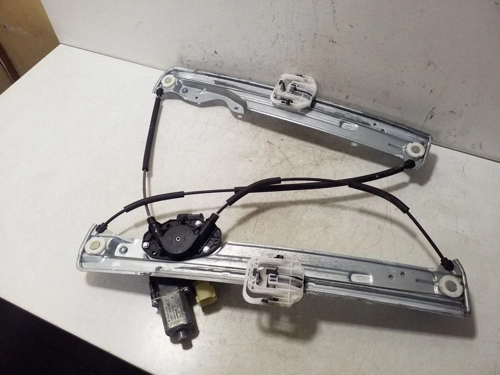 Priekinio el. lango pakėlimo mechanizmo komplektas