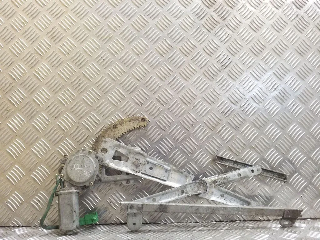 Front door window regulator with motor – right