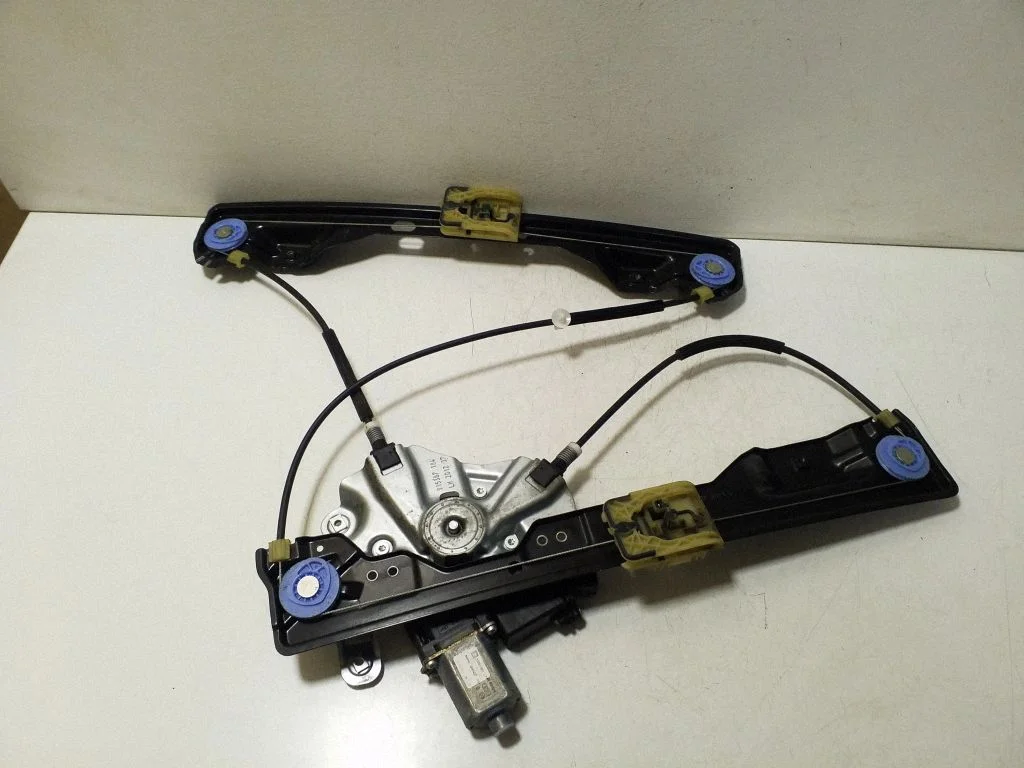 Priekinio el. lango pakėlimo mechanizmo komplektas