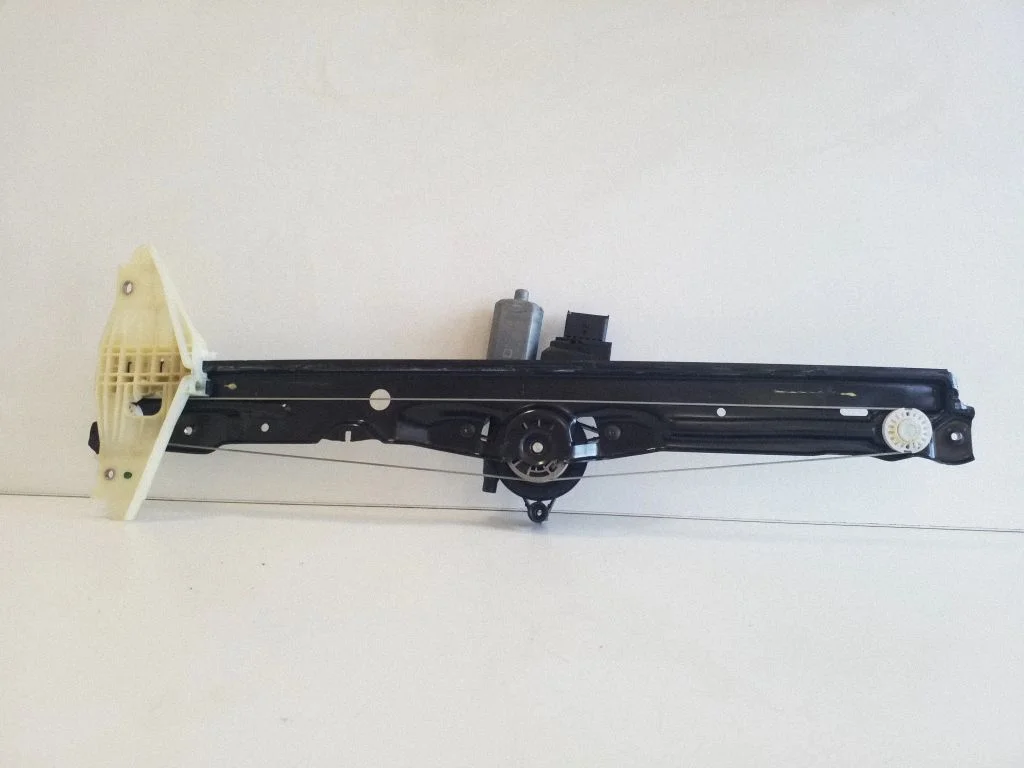Front door window regulator with motor 9840159480