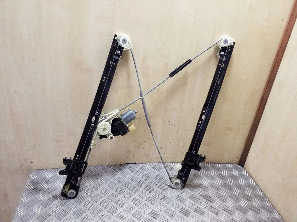 Front door window regulator with motor 0130822782