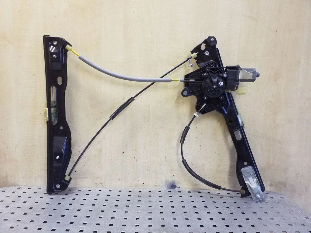 Front door window regulator with motor DS73F23201BG