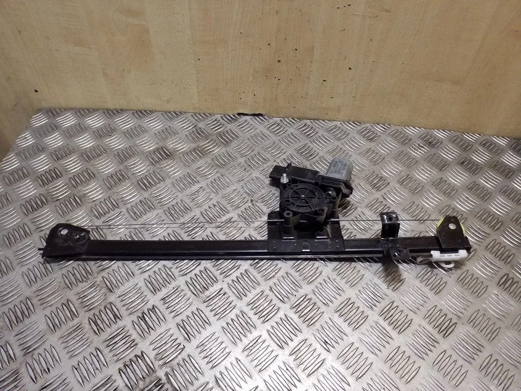 Priekinio el. lango pakėlimo mechanizmo komplektas