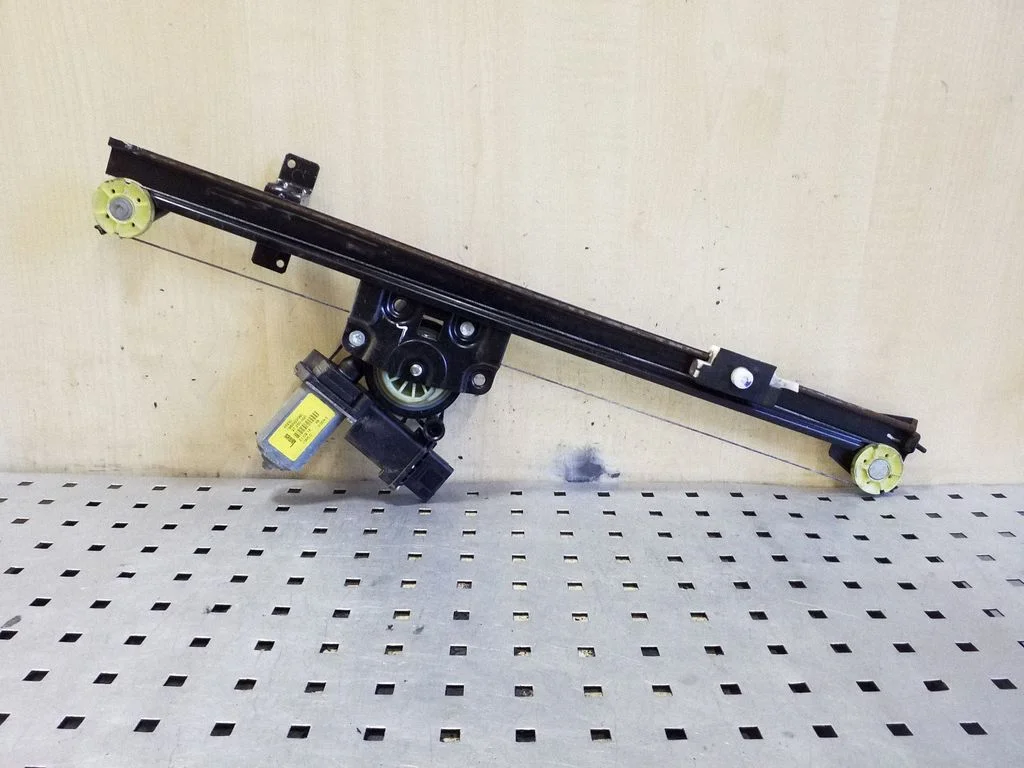 Priekinio el. lango pakėlimo mechanizmo komplektas