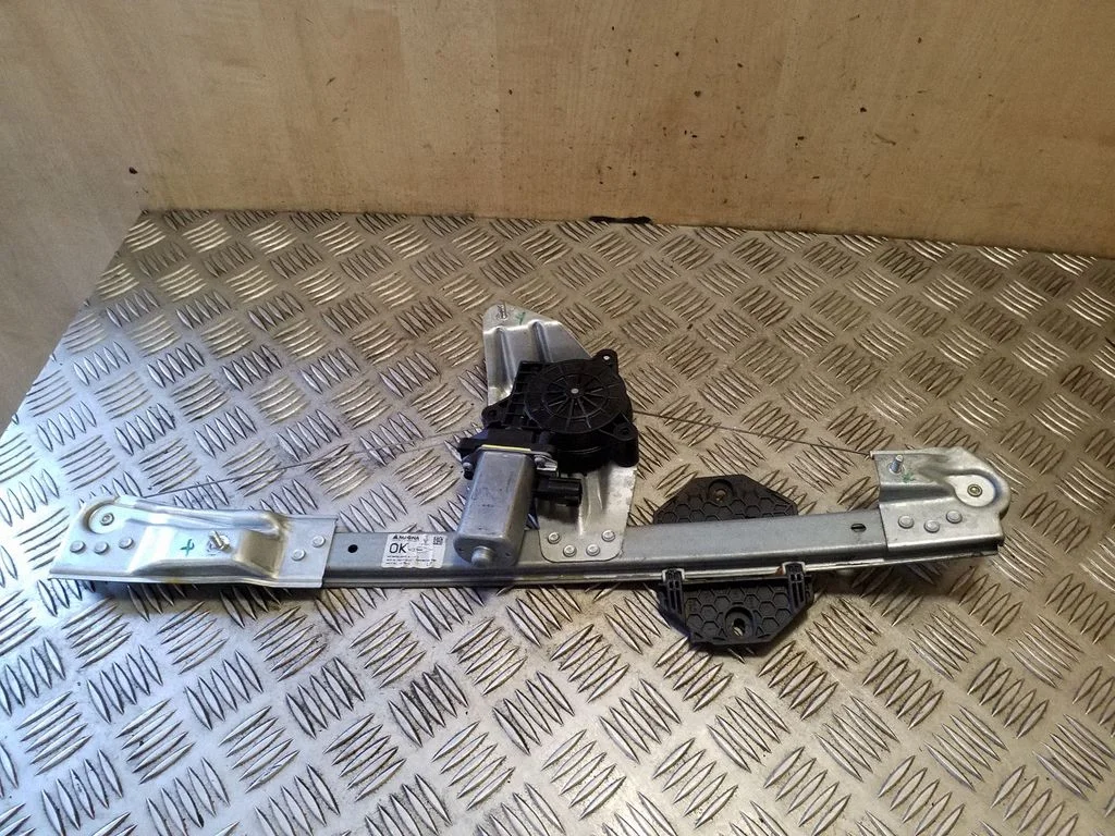 Front door window regulator with motor 807213282R