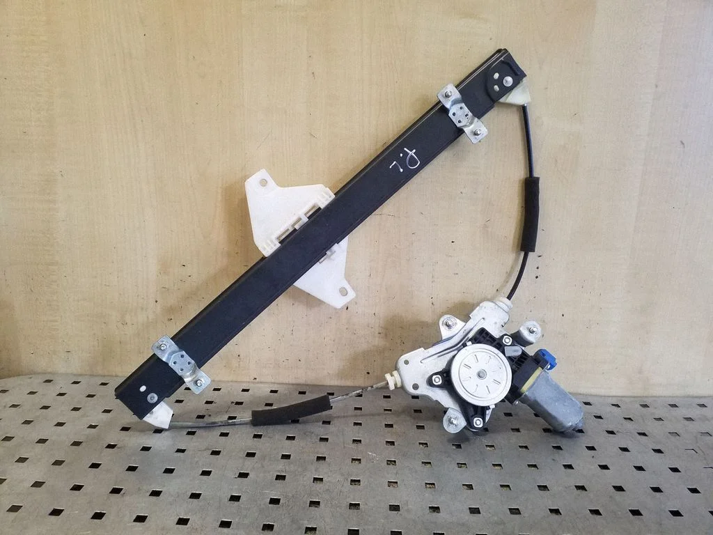 Front door window regulator with motor 25937973