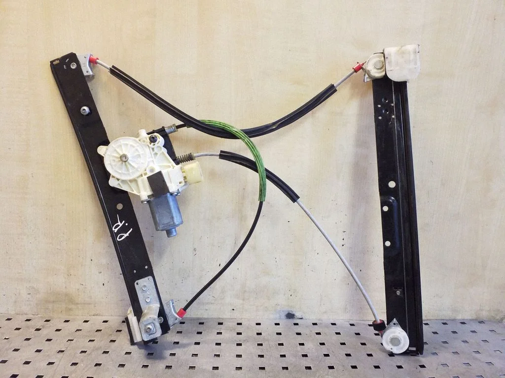 Front door window regulator with motor 6M2114553B