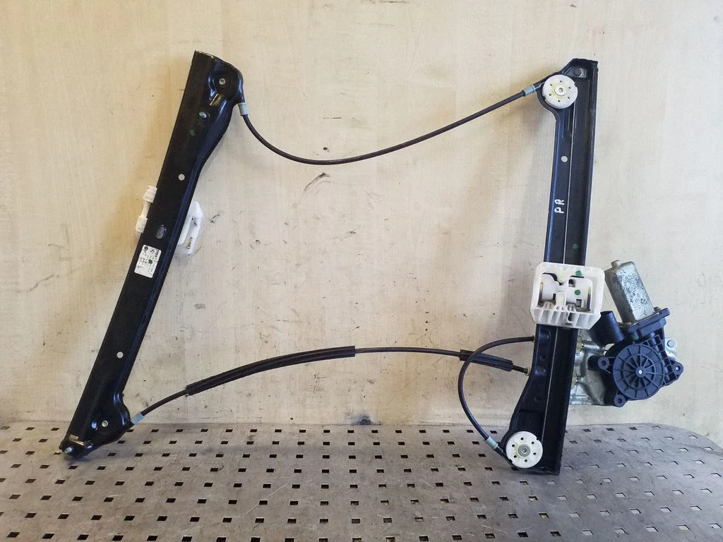 Priekšējā el. loga pacēlāja mehānisma komplekts 126670295 – Mini Cooper Countryman R60 (2011-2016)