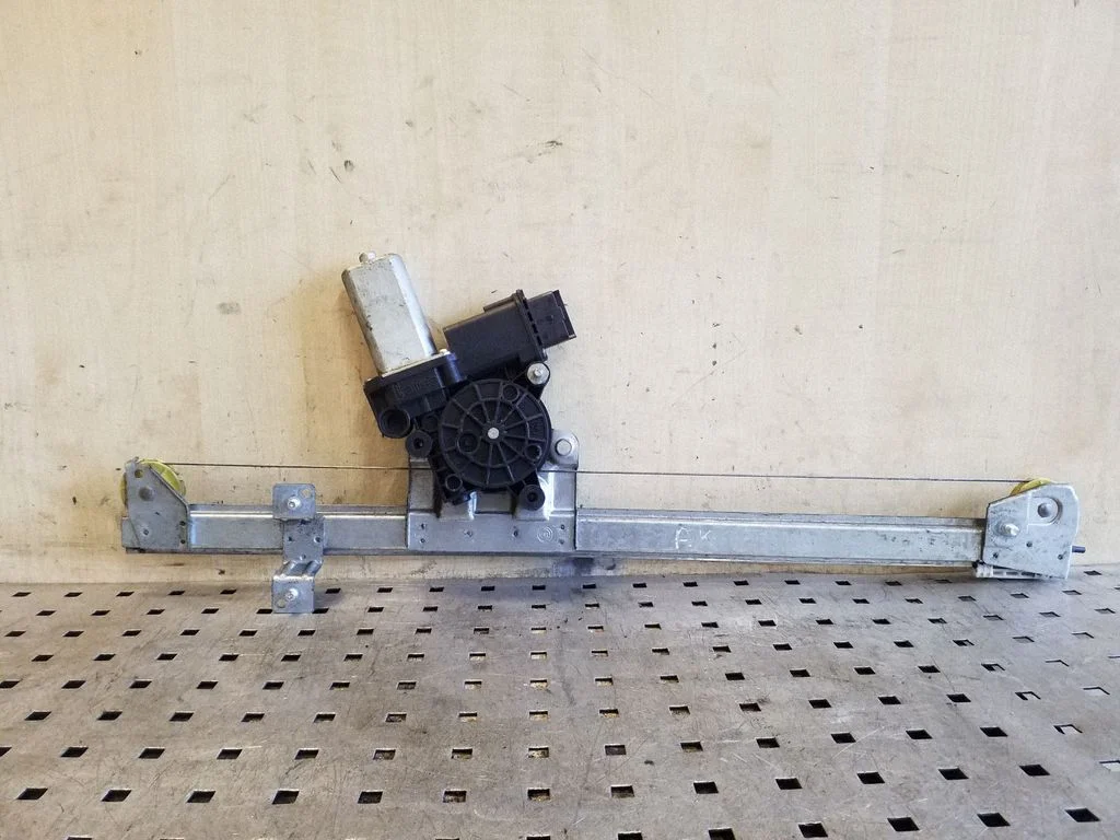 Priekinio el. lango pakėlimo mechanizmo komplektas