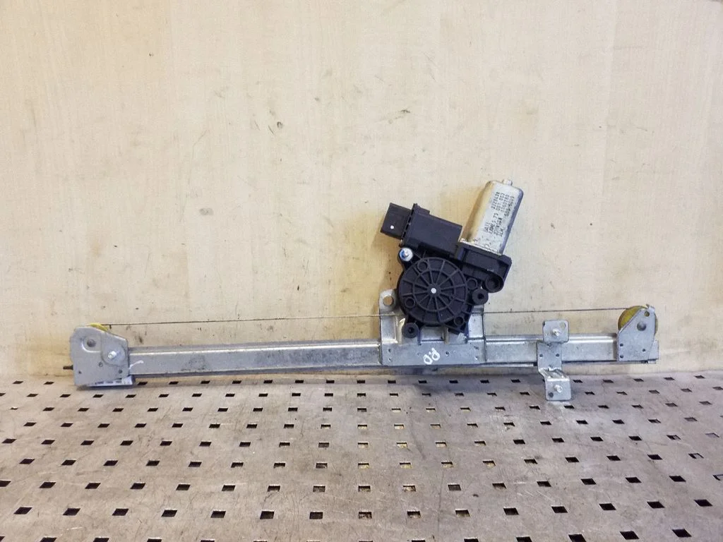 Priekinio el. lango pakėlimo mechanizmo komplektas