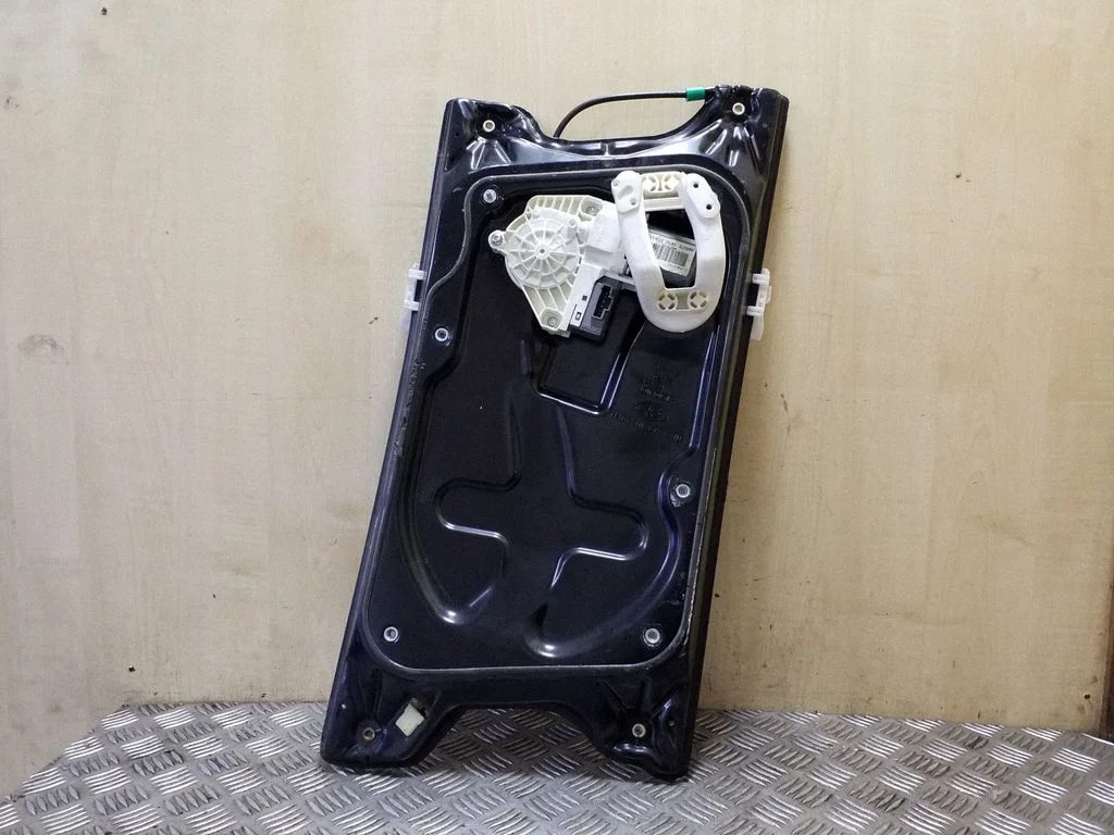 Front door window regulator with motor CUH500103