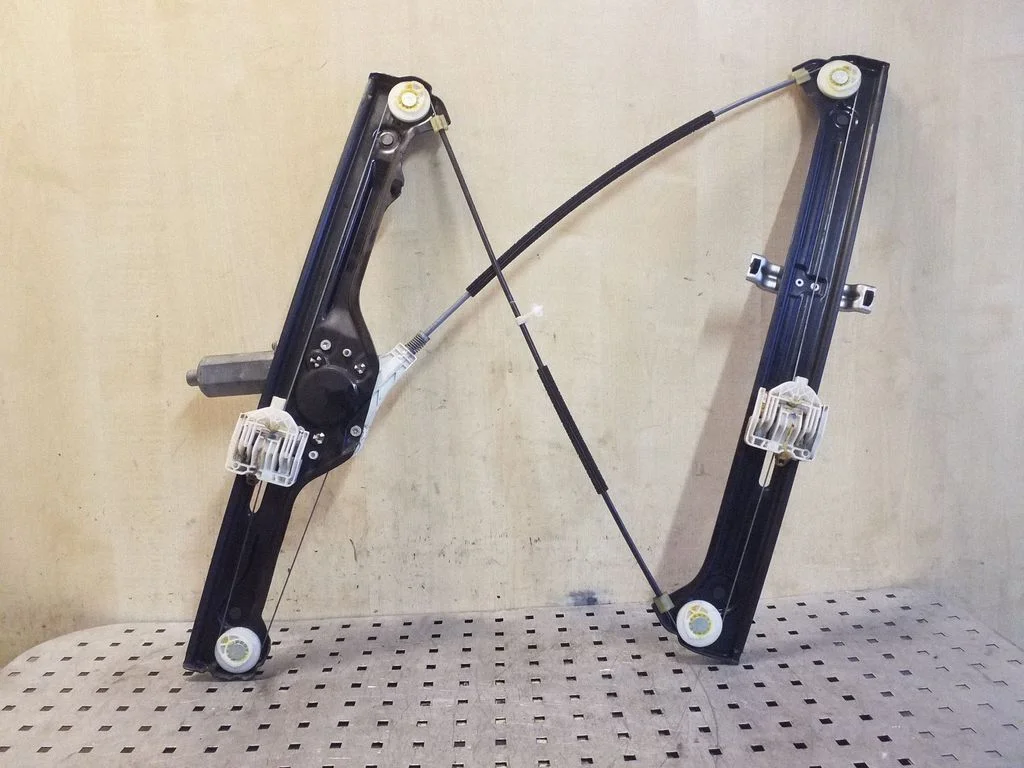 Front door window regulator with motor 7166379E