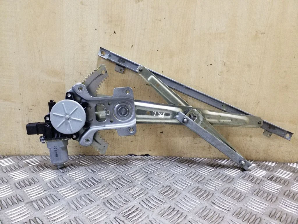 Front door window regulator with motor 5713A089