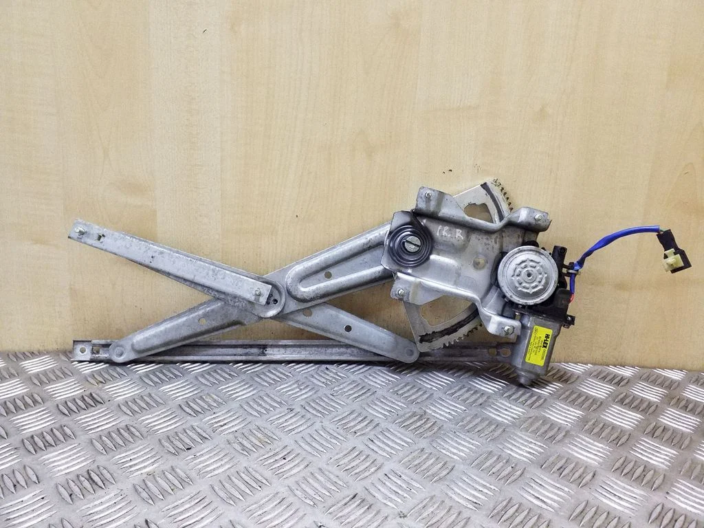 Front door window regulator with motor – KIA Sorento (2002-2009)